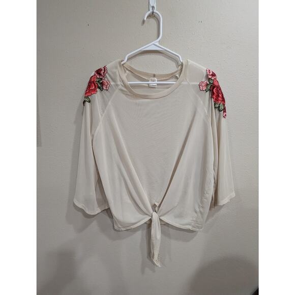 Pretty semi sheer cream short sleeve top w/rose applique embellishments size M - Picture 1 of 9